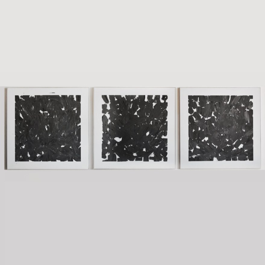 Tríptico tallas negras I (estudios de desgaste), 2019 de Rodrigo González Castellanos