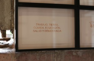 Tierra Roja en Salón ACME, imágenes por Alum Galvez